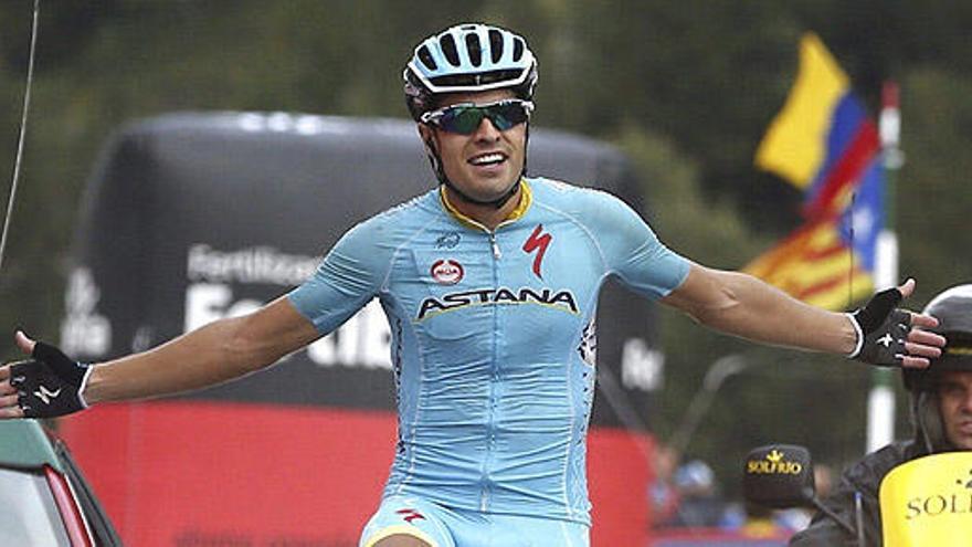 Mikel Landa celebra su victoria en Encamp.