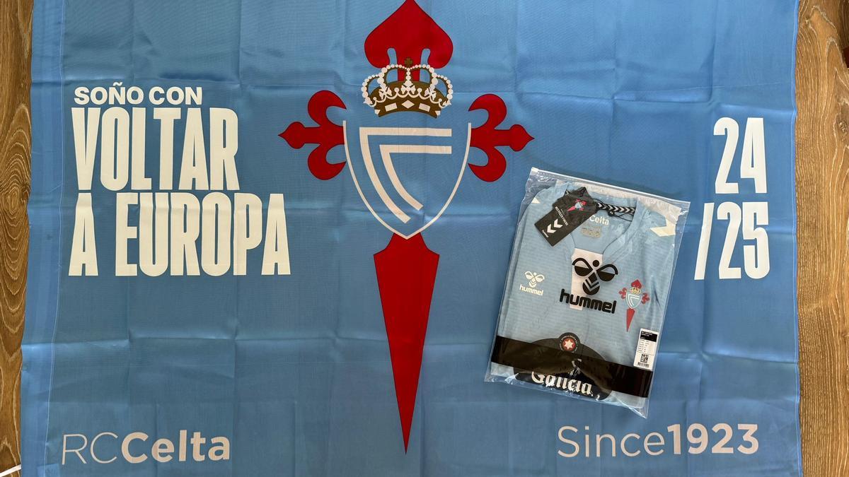 Bandera y camiseta enviada a los 313 concellos gallegos por el Celta