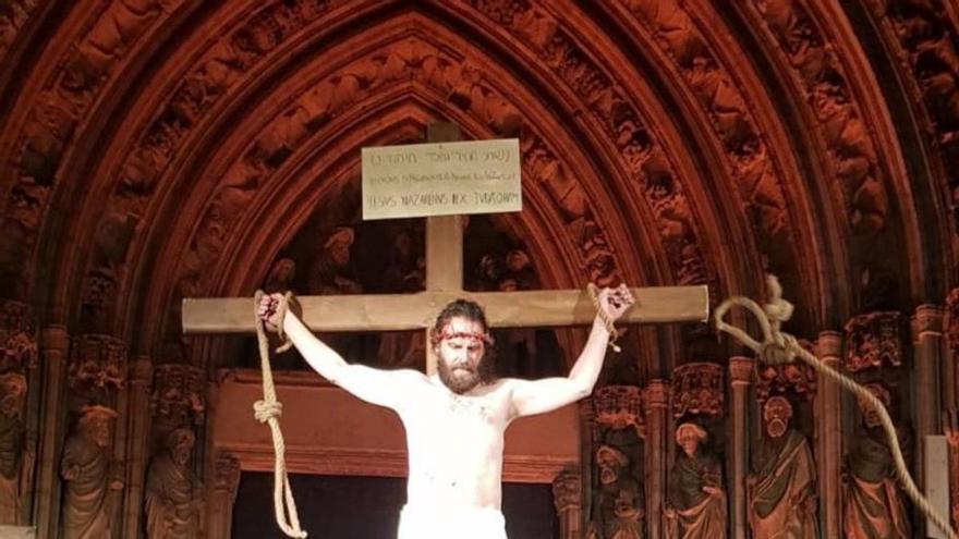 Just el moment que Jesús és penjat a la creu. | ASS. VIA CRUCIS VIVENT CASTELLÓ