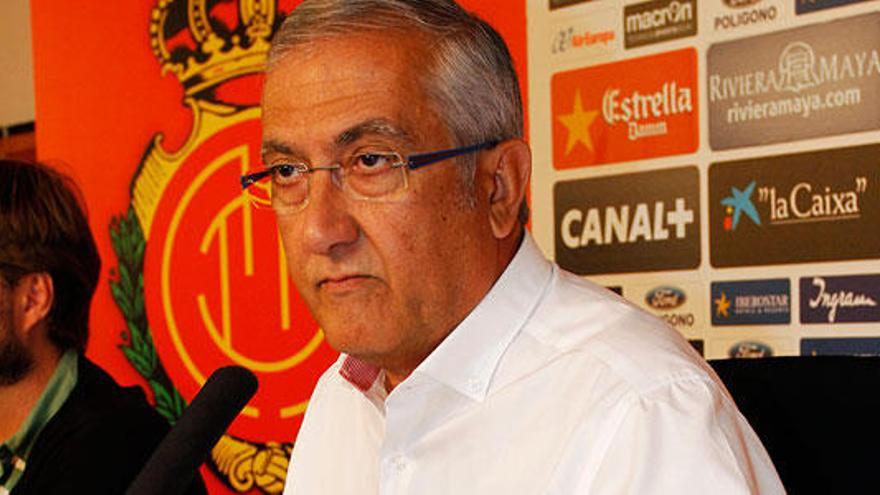 Manzano negocia con Serra Ferrer su continuidad en Segunda