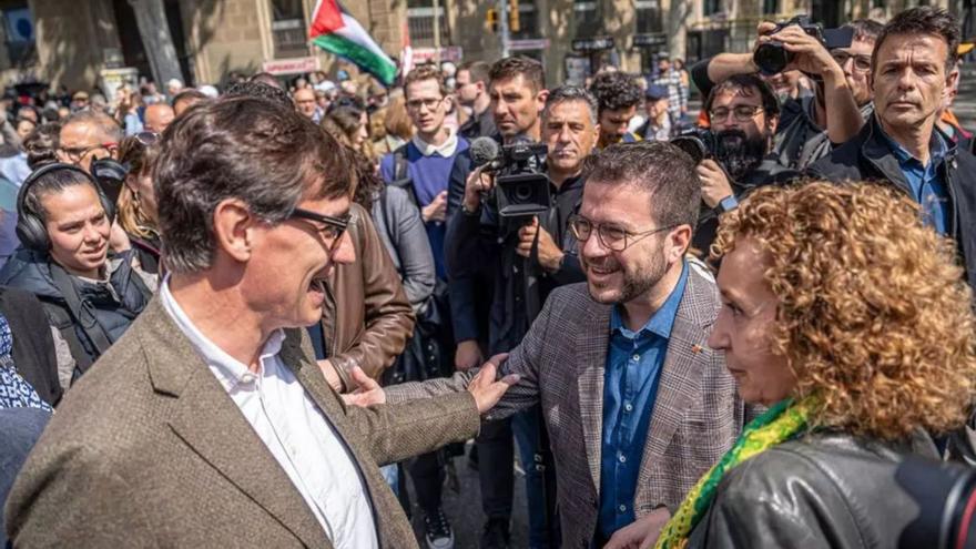 Salvador Illa (PSC) i Pere Aragonès (ERC) a la manifestació de l’1 de maig | MANU MITRU