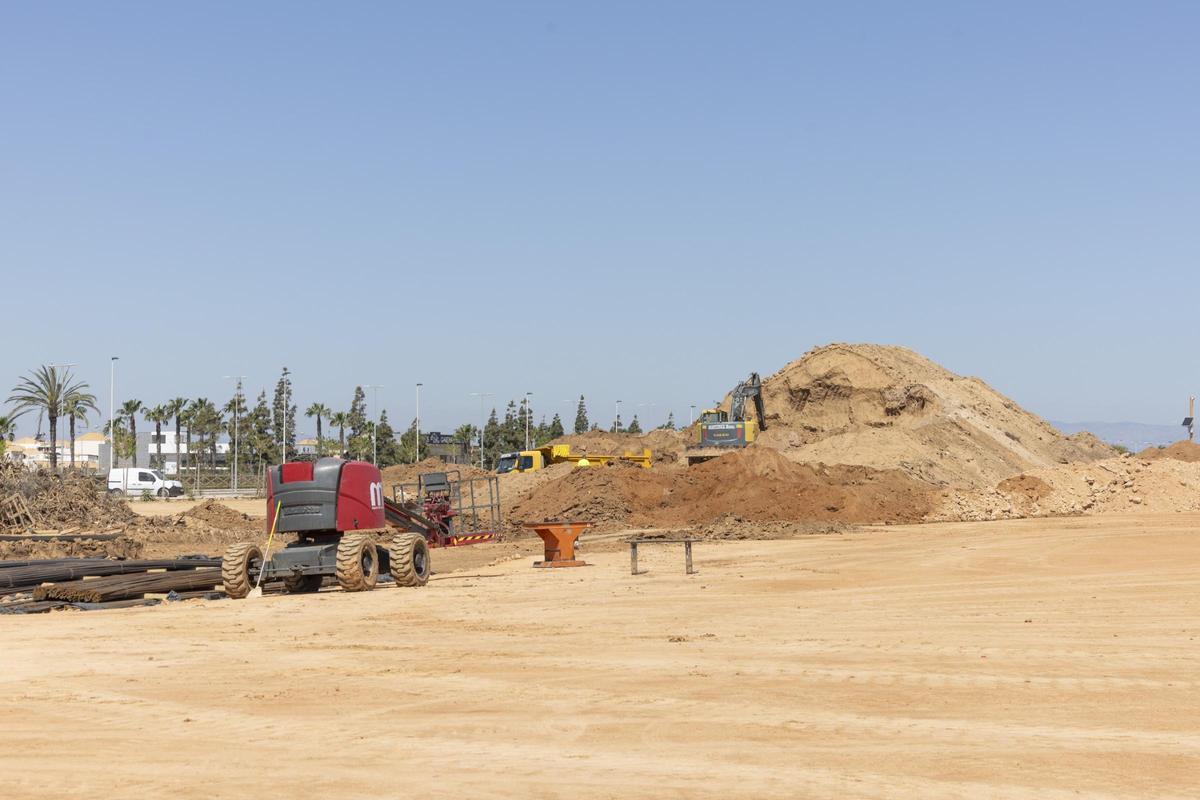 Arrancan las obras de la nueva tienda de Bauhaus en Torrevieja Arrancan las obras de la nueva tienda de Bauhaus en Torrevieja