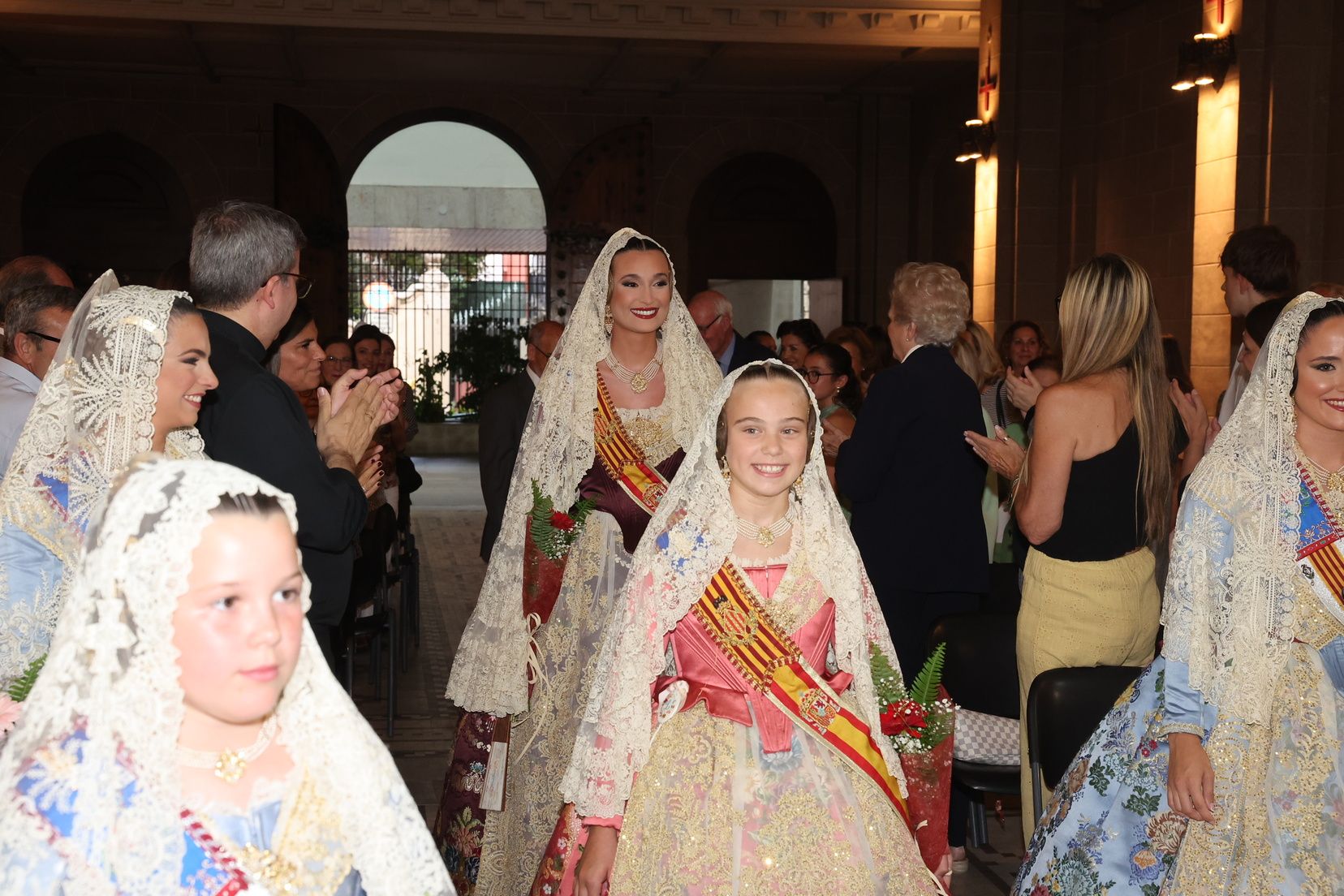 Así ha sido el Besamanos de las falleras mayores y cortes de honor 2025