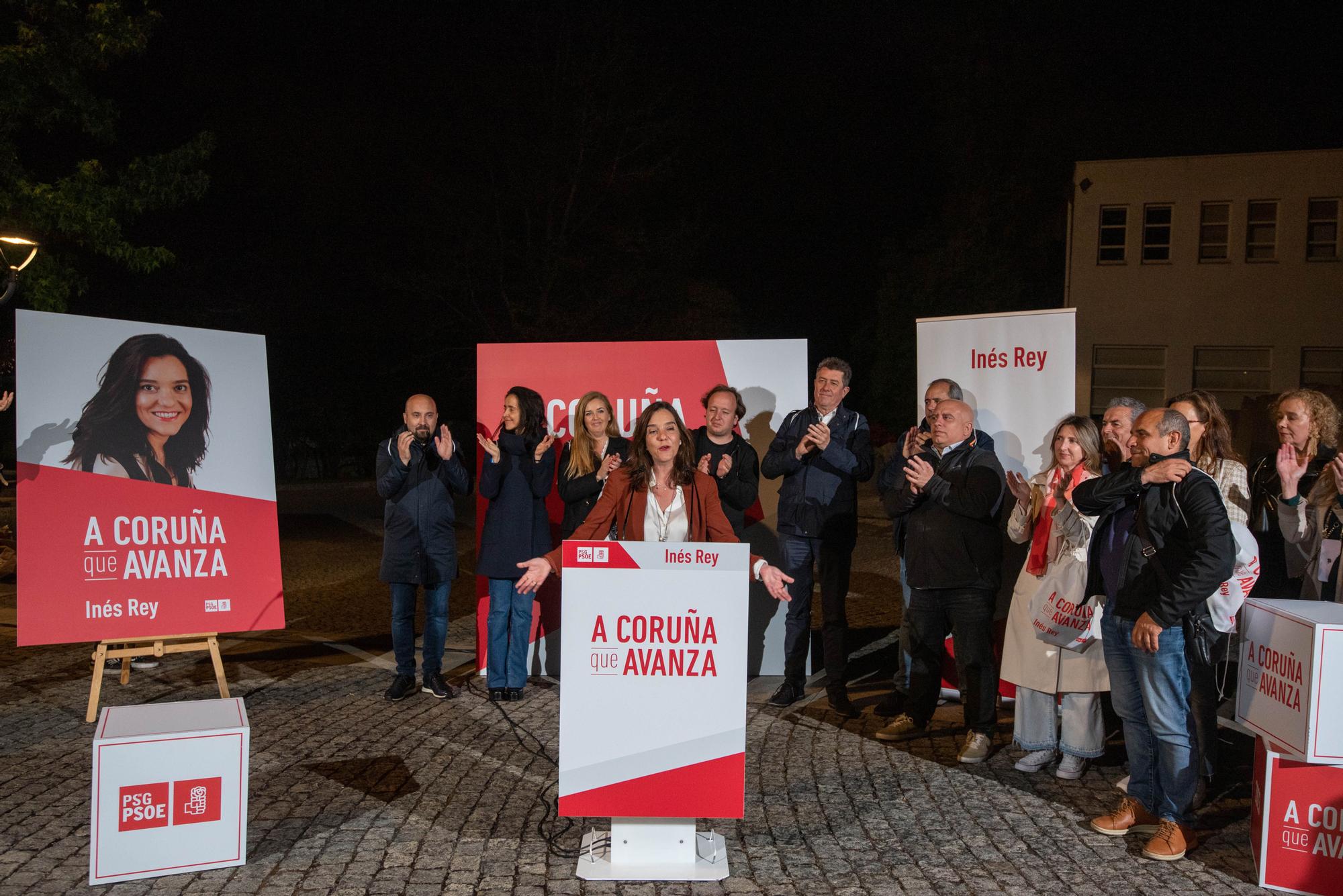 Arranca la campaña electoral: pegada de carteles del PSOE