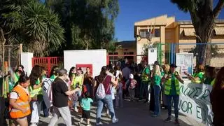 El Benacantil pone rostro al malestar docente en Alicante: “No podemos atender bien y se nos parte el alma”