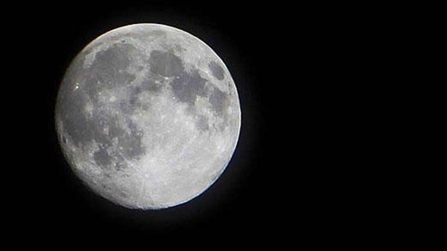 Hoy se puede observar la Luna llena más pequeña del año