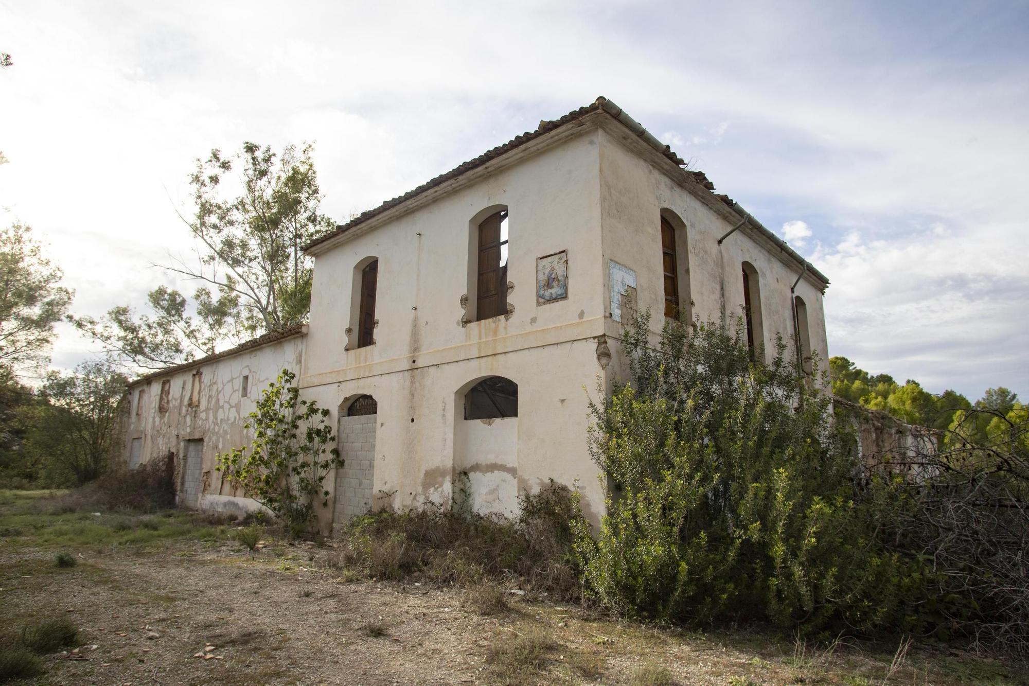 Este es el estado de deterioro que sufre la "Casa de los Quadrado" en Xàtiva
