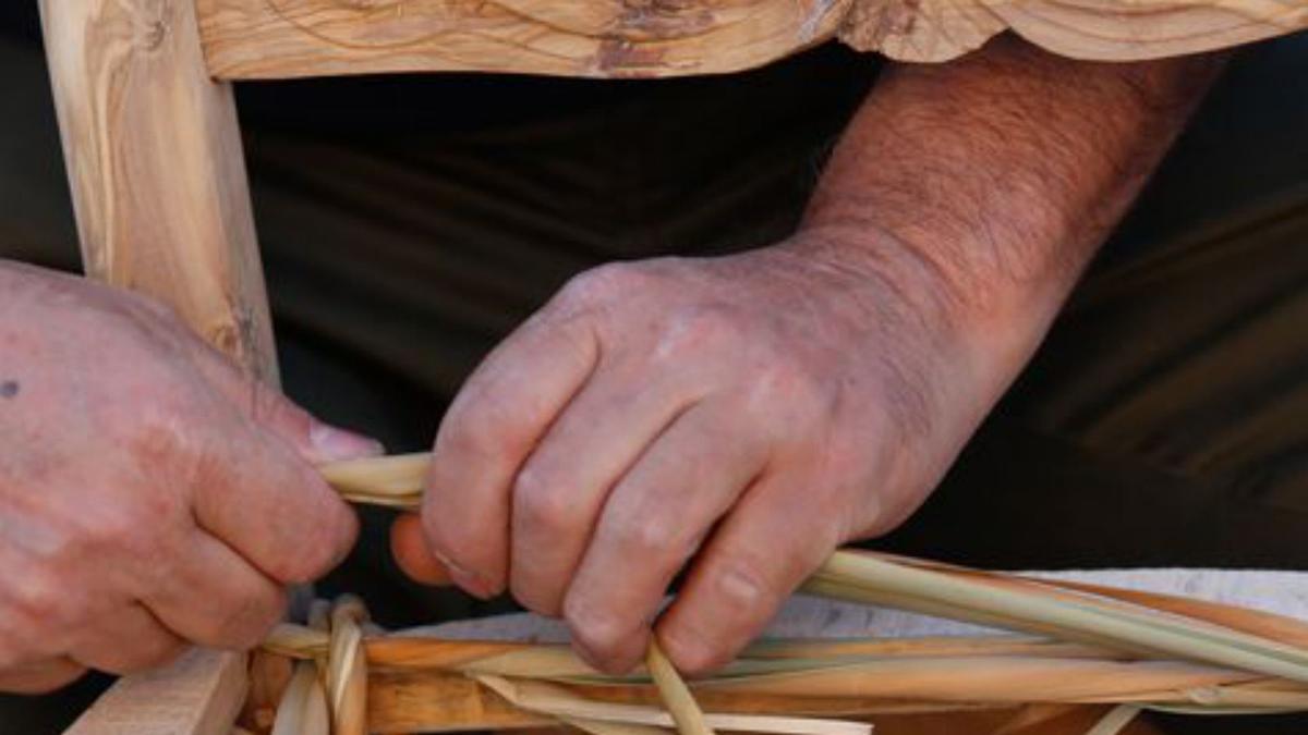 Castro del Río es reconocido por su artesanía en madera del olivo.