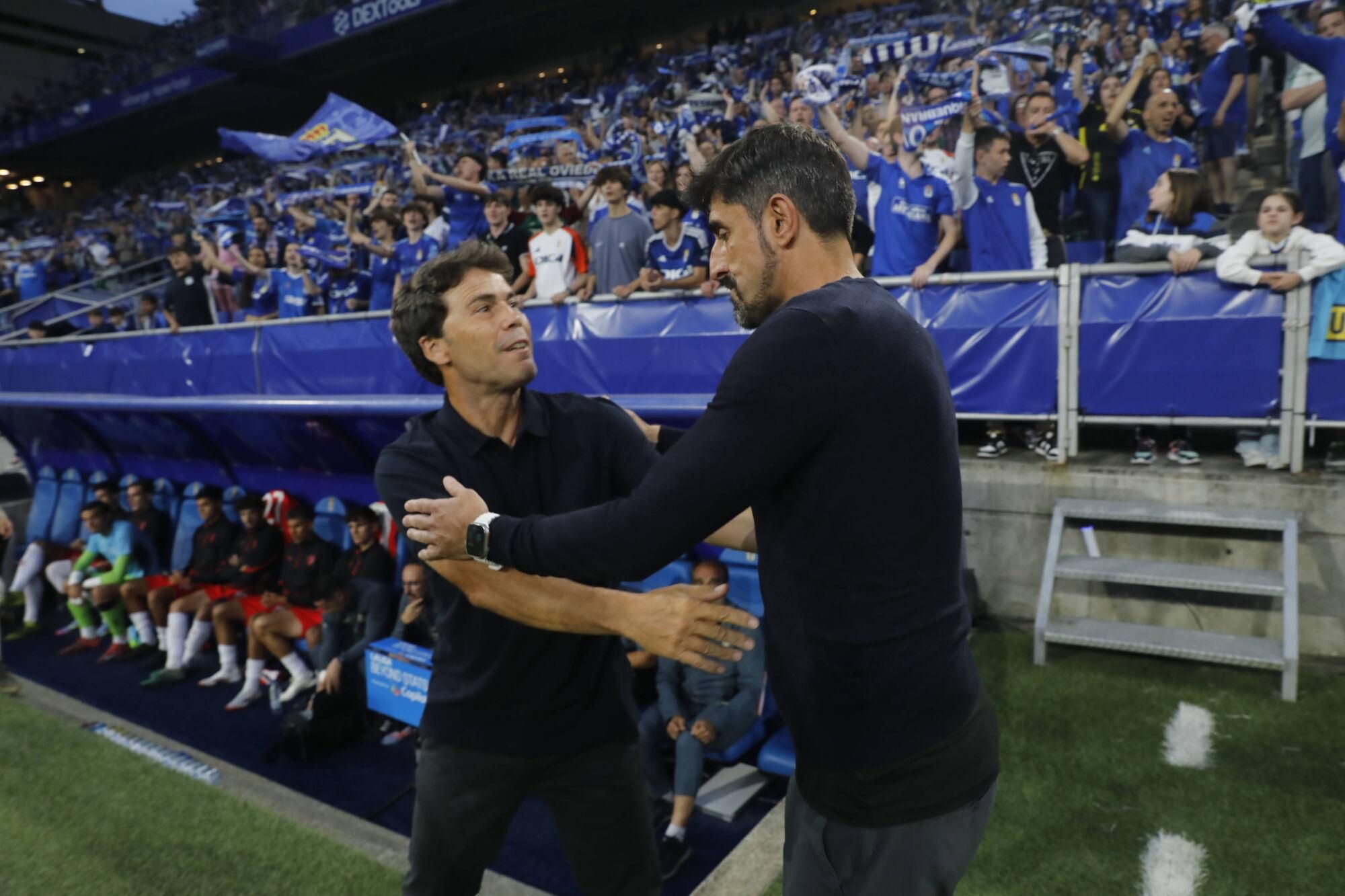 EN IMÁGENES: Ambientazo en la vuelta del play off entre Oviedo y Almería en el Carlos Tartiere