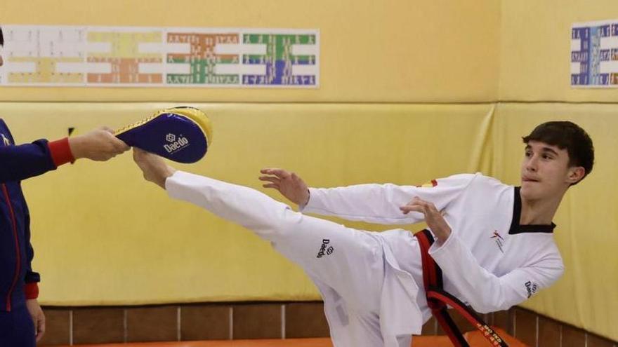 Cuando la clave de ganar un Europeo de taekwondo "está en la cabeza": así se colgó el oro el asturiano Iván López