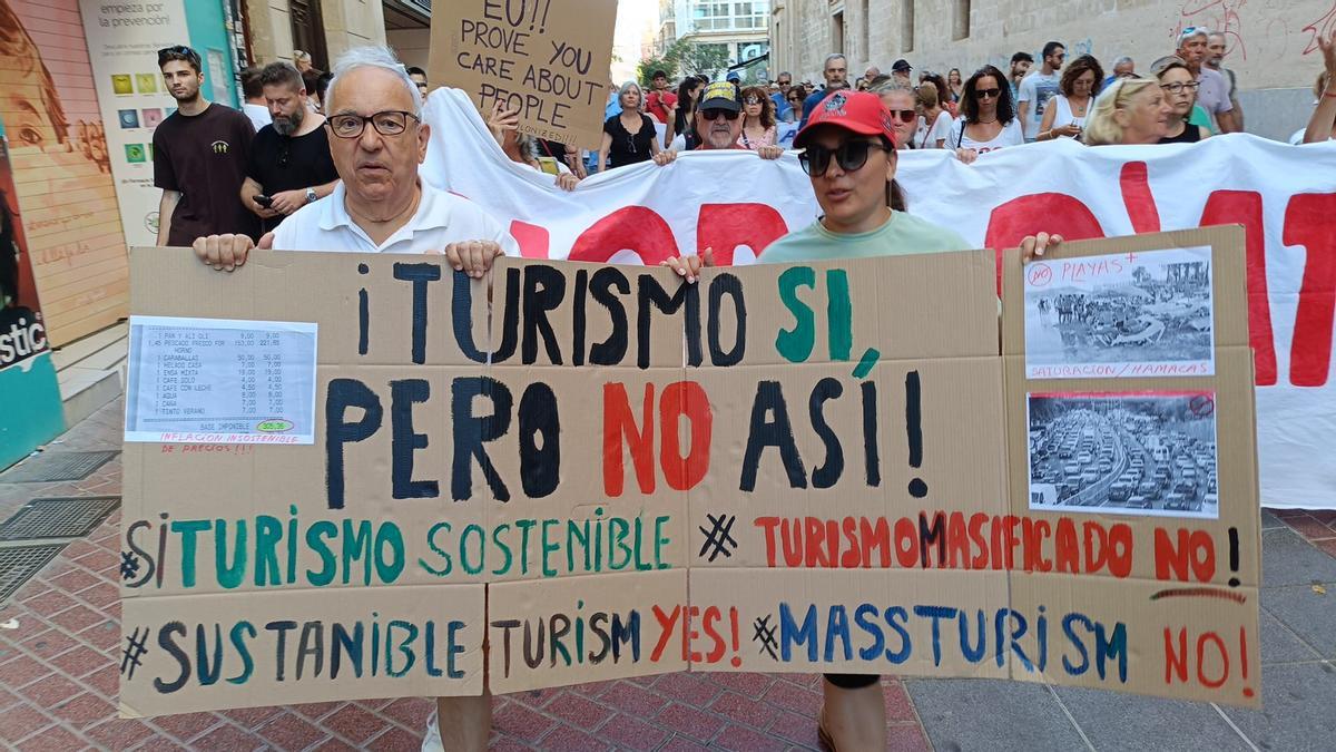 Una pancarta en la gran manifestación contra la saturación turística.
