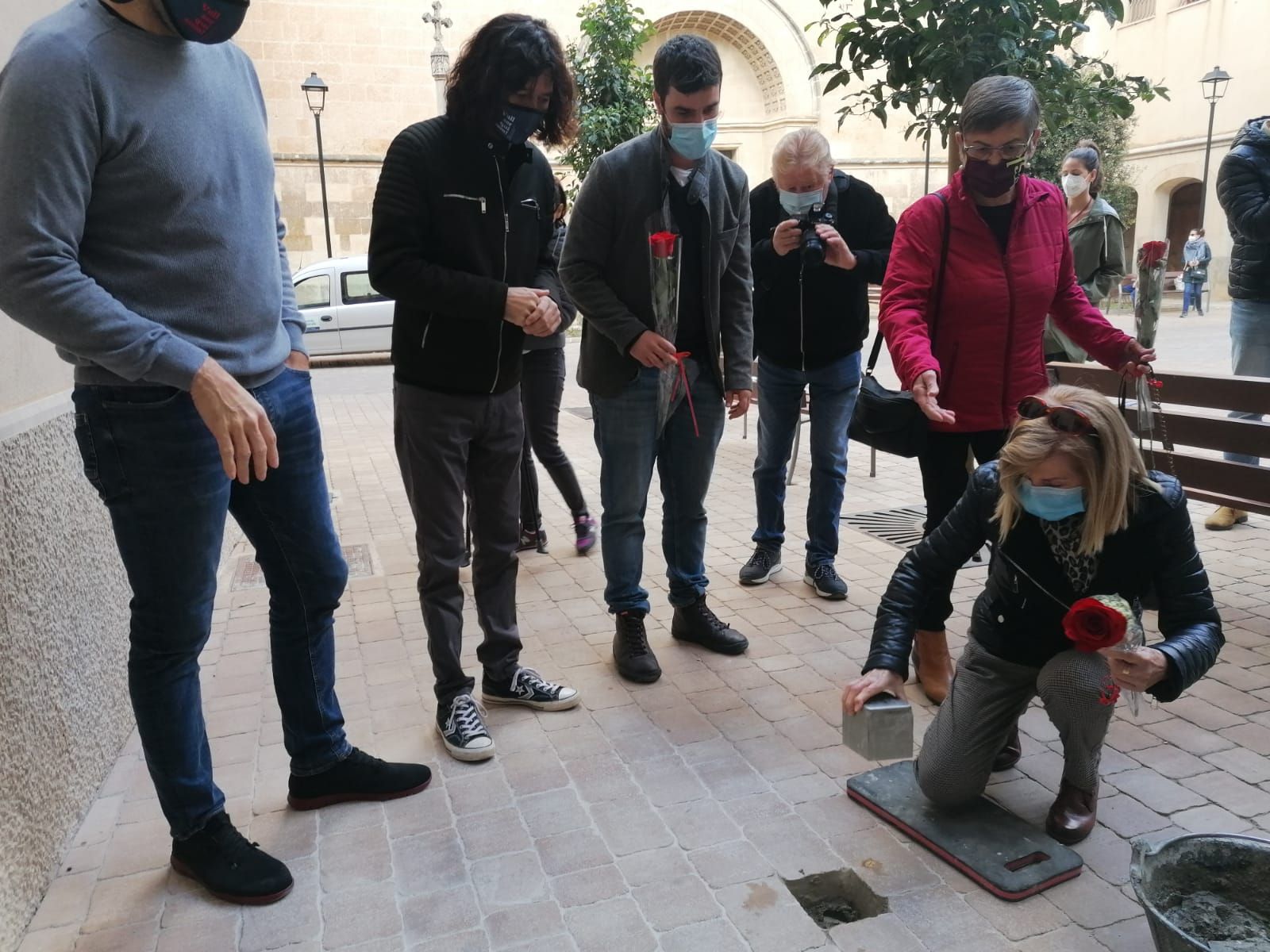 Manacor coloca piedras de la memoria en recuerdo a cinco víctimas del franquismo y el nazismo