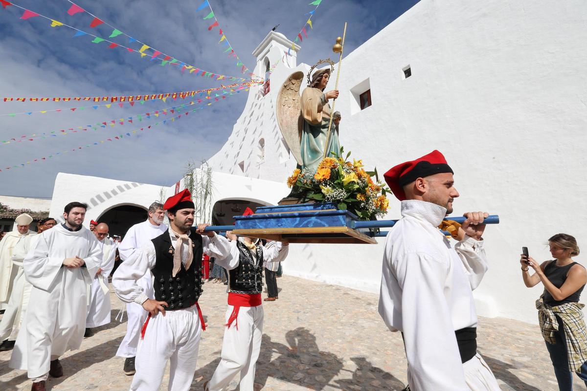 Todas las fotos de las fiestas patronales de Sant Rafel Todas las fotos de las fiestas patronales de Sant Rafel