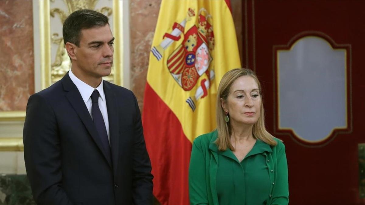 Pedro Sánchez y Ana Pastor, este jueves en el Congreso.