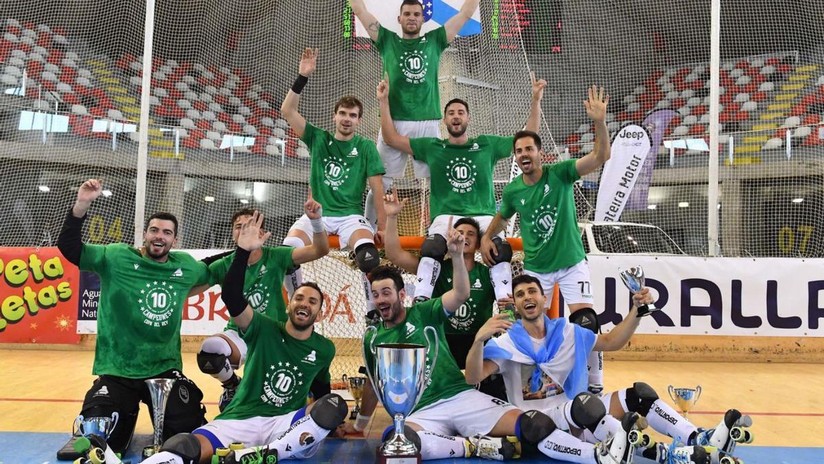Los jugadores del Liceo celebran la conquista de la Copa del Rey el año pasado en A Coruña. |  // VÍCTOR ECHAVE