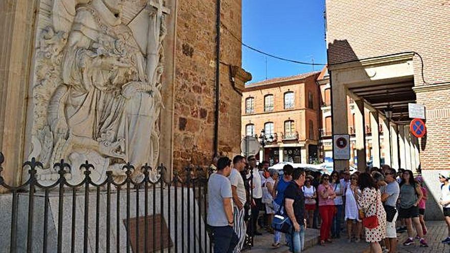 Cerca de medio centenar de personas procedentes de cinco comunidades visitan la ciudad