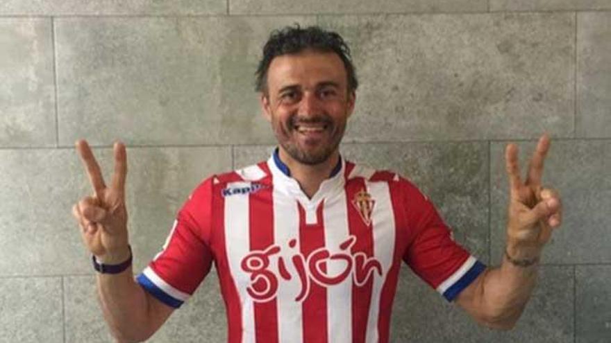 Luis Enrique, con la camiseta del Sporting.