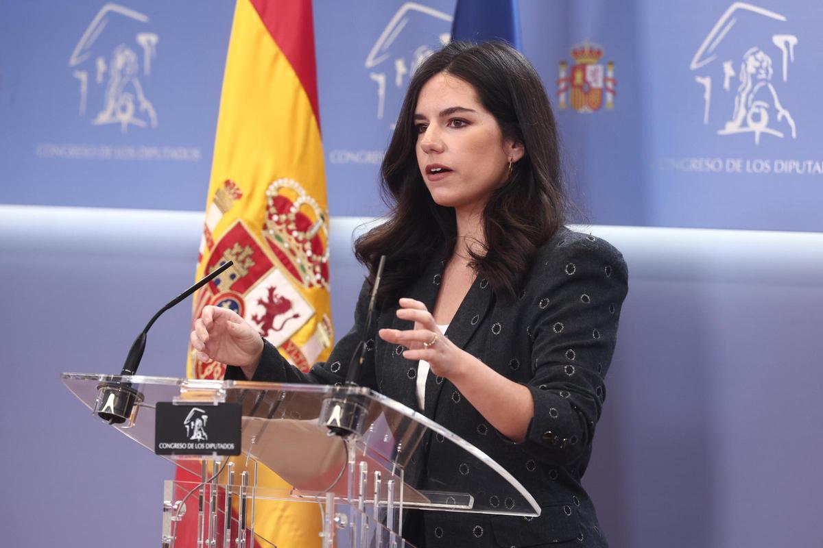 a portavoz de VOX en el Congreso, Pepa Millán, durante una rueda de prensa en el Congreso de los Diputados, a 17 de marzo de 2026, en Madrid (España).