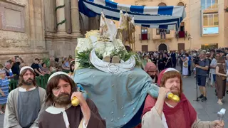 Canto lúgubre y estreno