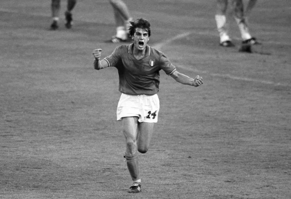 El centrocampista italiano Marco Tardelli celebra un gol, durante la final del Campeonato del Mundo de Fútbol España 82, disputada entre las selecciones de Italia y Alemania en el estadio Santiago Bernabéu de Madrid.EFE SPAIN WORLD CUP SPAIN 82 FINAL: MADRID, 11/07/1982.- The italian midfielder Marco Tardelli celebrates a goal during the final of Spain 82 World Cup, played between Italy and Germany at Santiago Bernabeu stadium in Madrid. EFE/ml