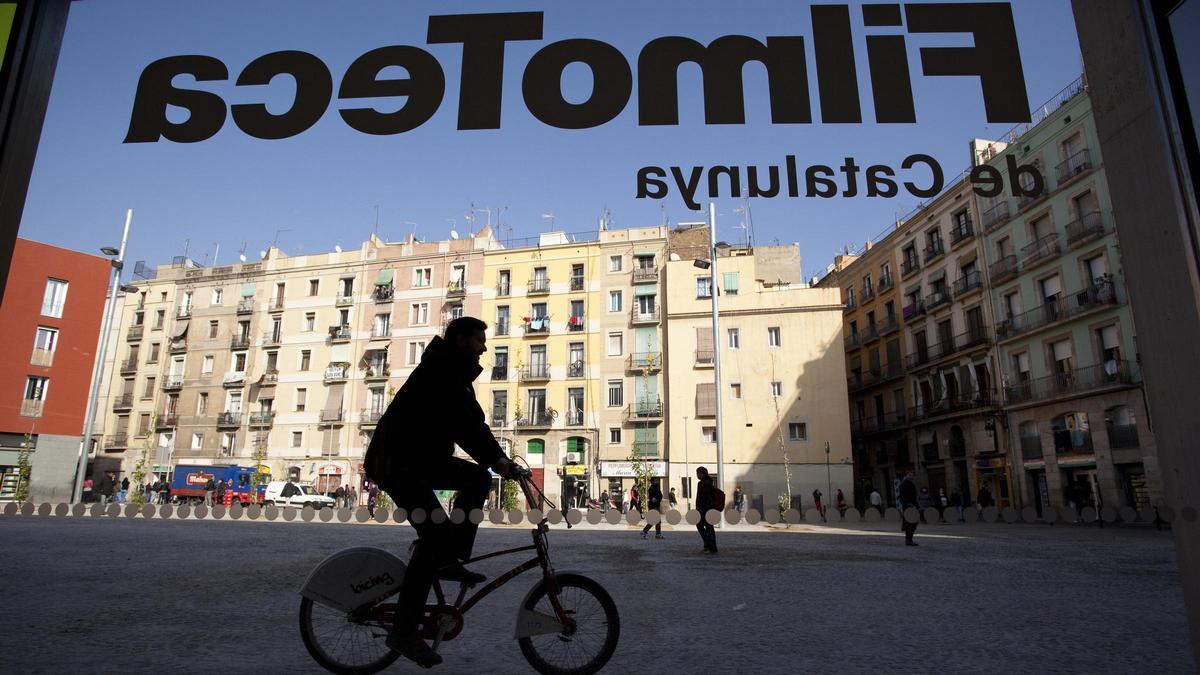 «Vaig anar a veure una pel·lícula a la Filmoteca i ara tinc tres carreres i feina d’investigador a la universitat» «Vaig anar a veure una pel·lícula a la Filmoteca i ara tinc tres carreres i feina d’investigador a la universitat»