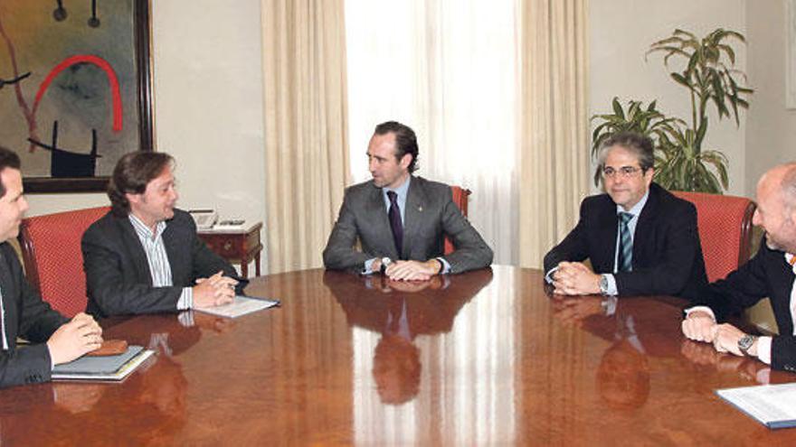 Vasco de Quiroga, Jorge Campos, Bauzá, Bosch y Juan Nigorra, en la reunión del lunes.