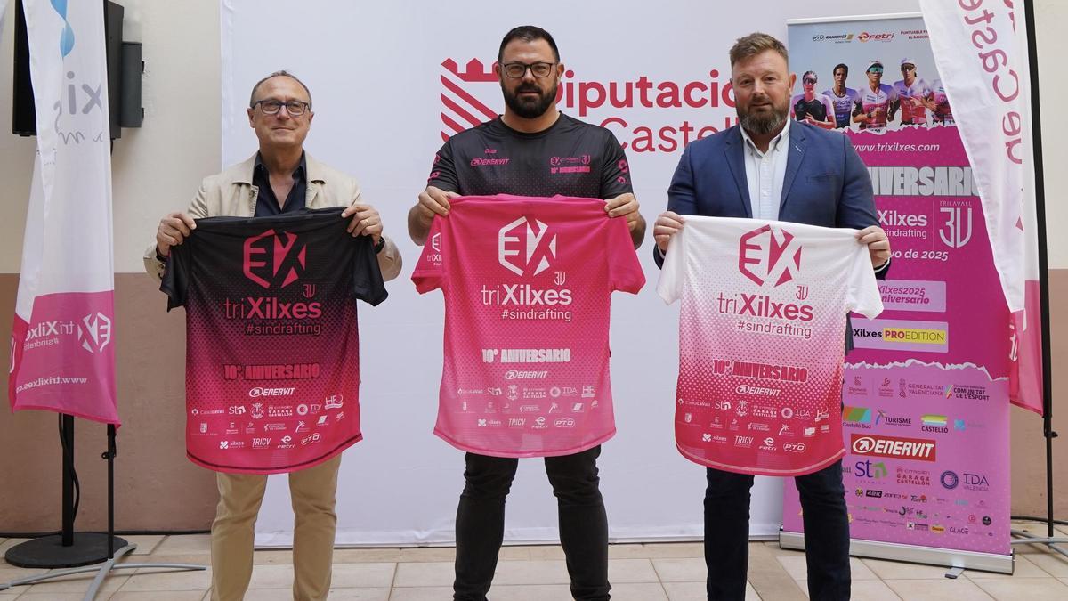 El diputado de Deportes, Iván Sánchez (d), Ismael Minguet (i), alcalde de Xilxes y uno de los organizadores.