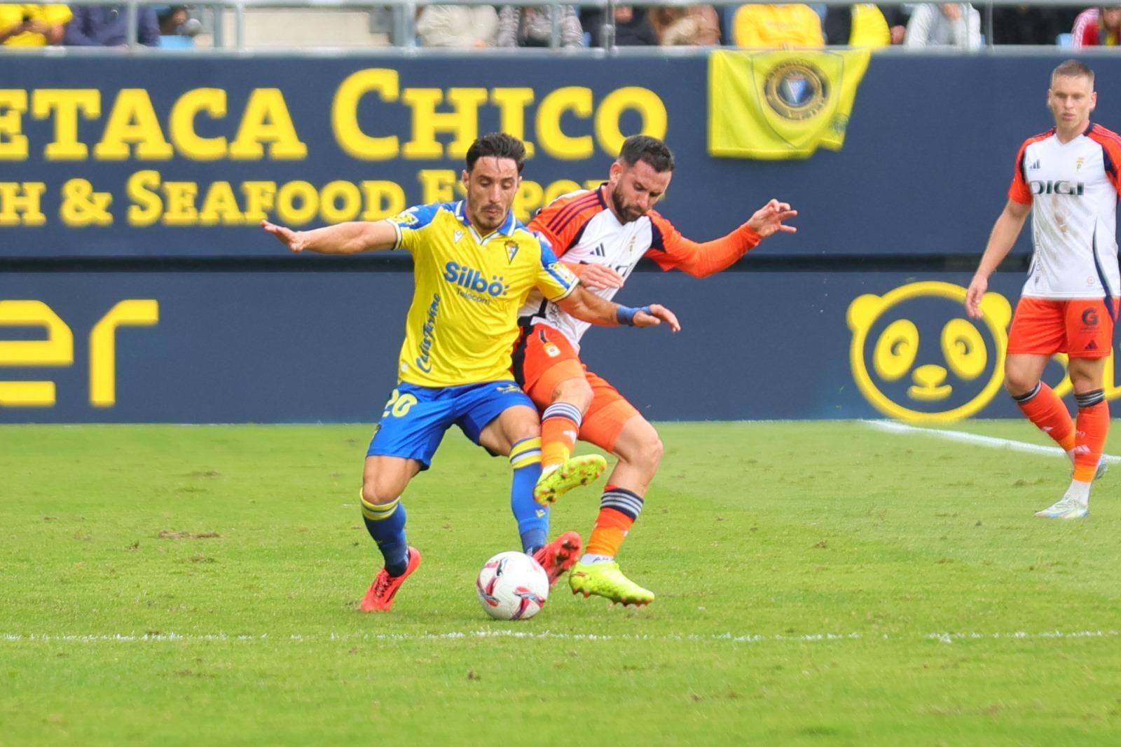 EN IMÁGENES: El Cádiz-Real Oviedo disputado en el Nuevo Mirandilla