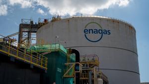 Instalaciones de la empresa gasista Enagas en el Port de Barcelona, en el Moll de lEnergia.