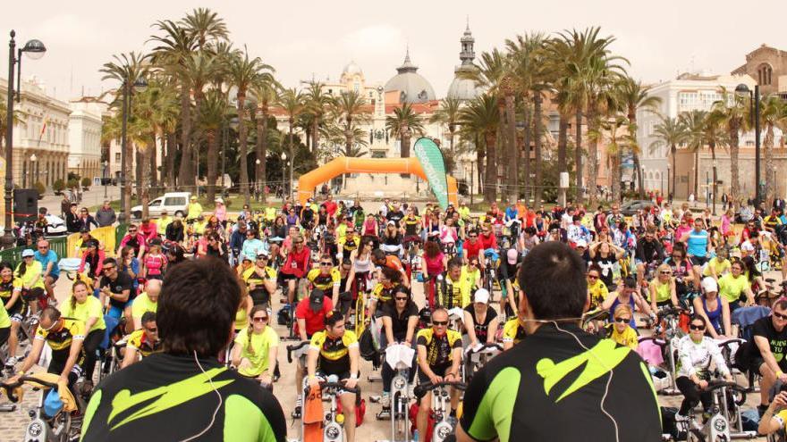 Personas adultas haciendo ejercicio. El deporte es uno de los puntos clave a la hora de combatir el estrés