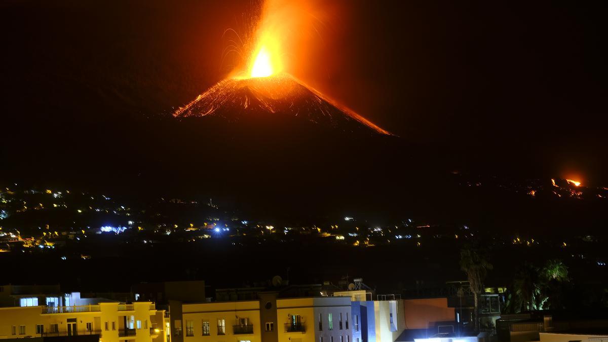 Una de les boques del volcà Cumbre Vieja