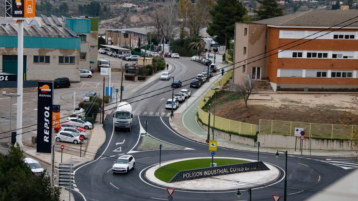 Accesos al área industrial de Cotes Baixes en Alcoy.
