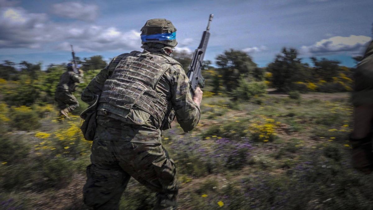 El Ejército adiestra en tácticas de combate a la élite de la defensa ucraniana en Girona