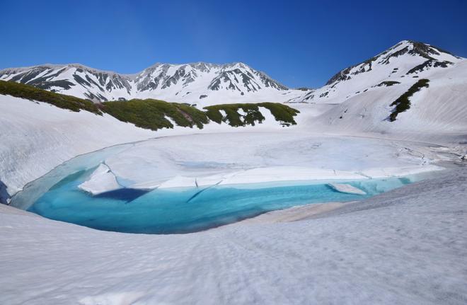 Laguna de Mikurigaike, en los Alpes japoneses