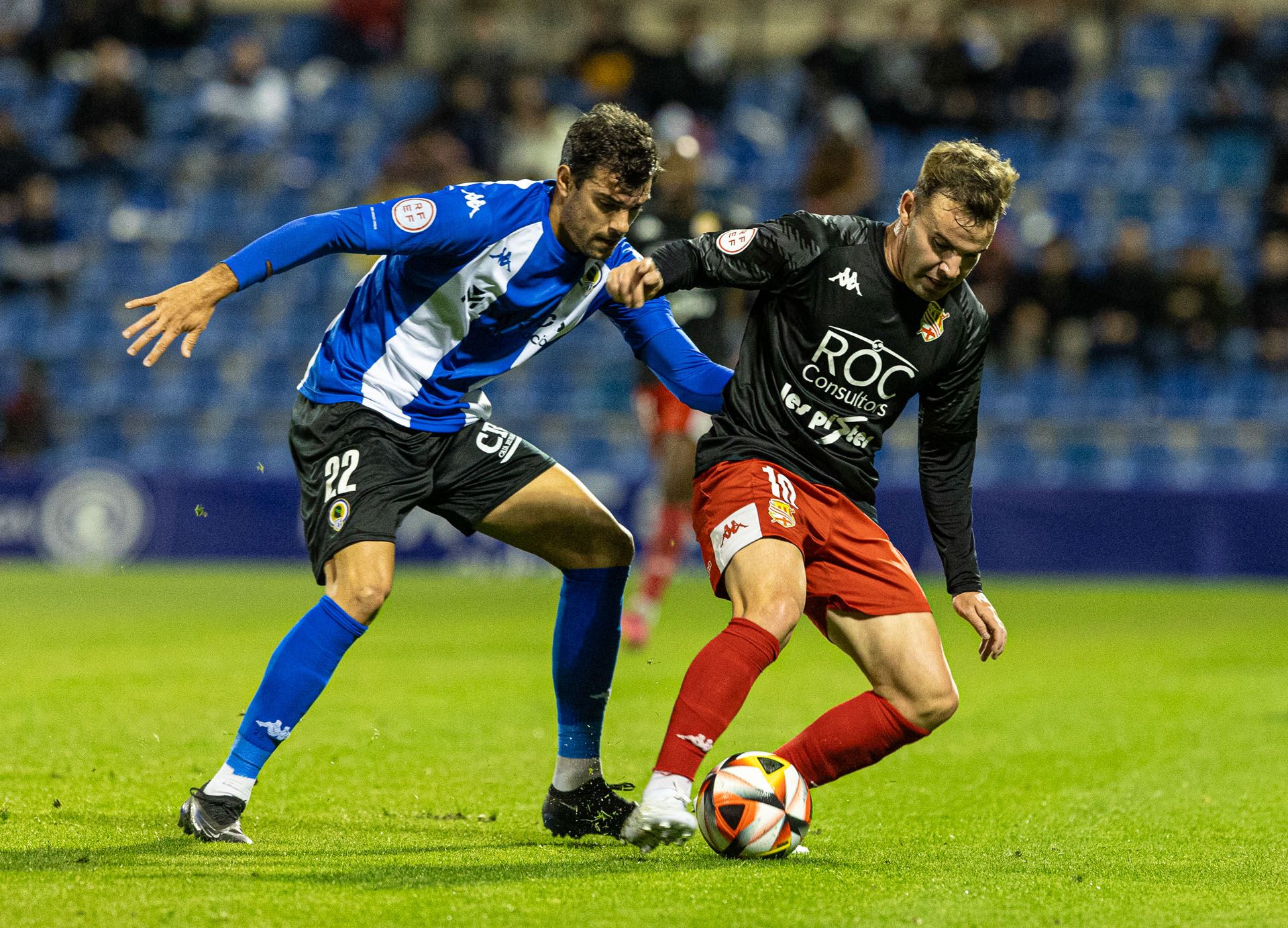 Samu Vázquez da los tres puntos al Hércules