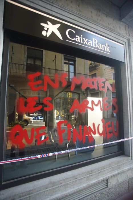Les entitats bancàries assaltades a Girona intenten tornar a la normalitat