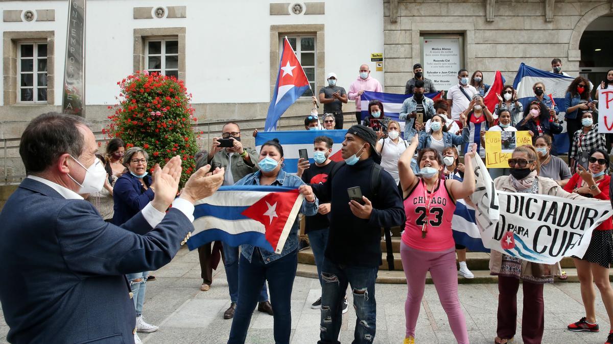 Abel Caballero aplaude a los cubanos que protestaron este martes en Vigo
