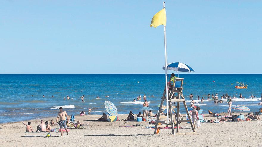 19 profesionales al día velarán por la seguridad de los bañistas en Castelló