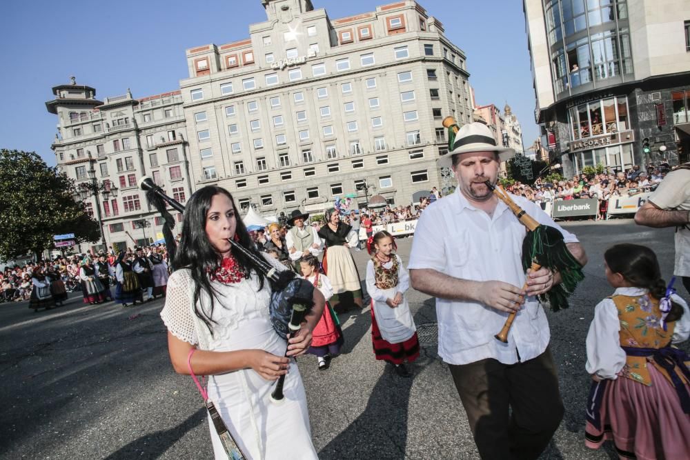 Desfile del Día de América en Asturias