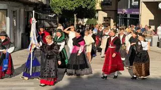 Ribeira despide el verano al ritmo de Santa Uxía