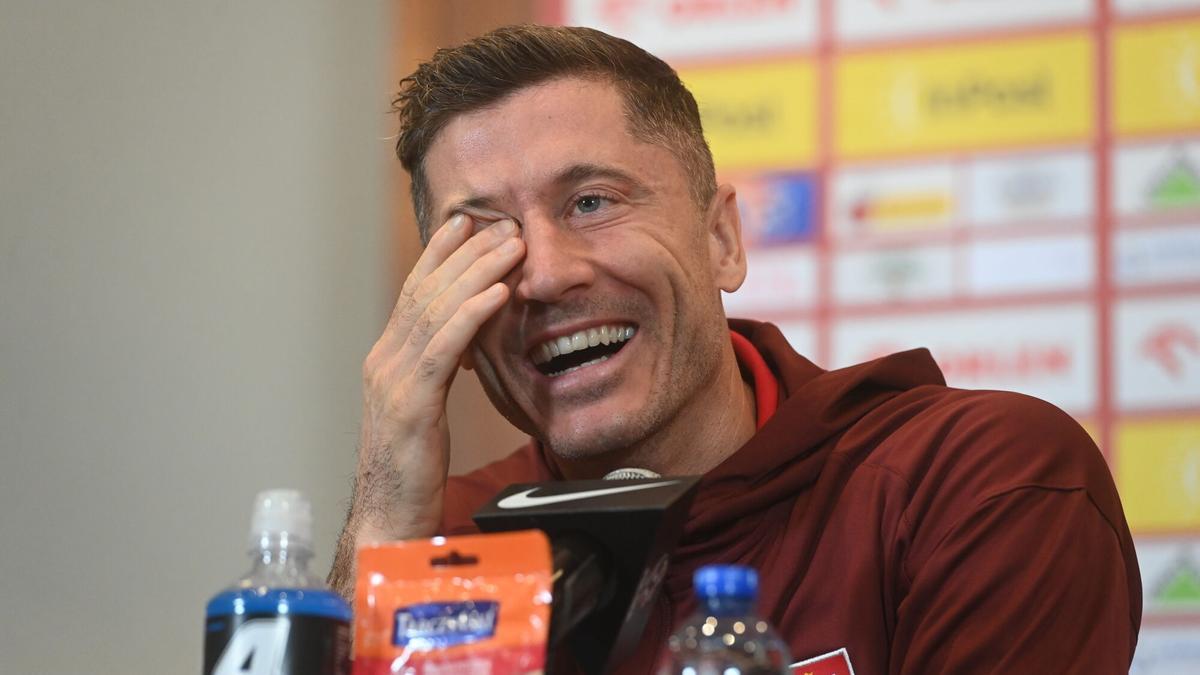 La Posesión 3x10 | Noticia SPORT: el futuro de Robert Lewandowski