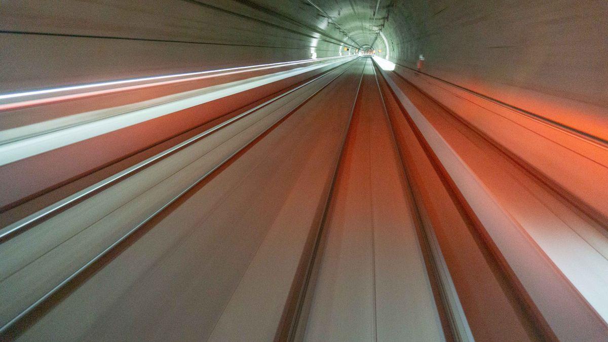 Imagen del túnel Puerta de Atocha-Chamartín. / ALEJANDRO GARCÍA CALZADO