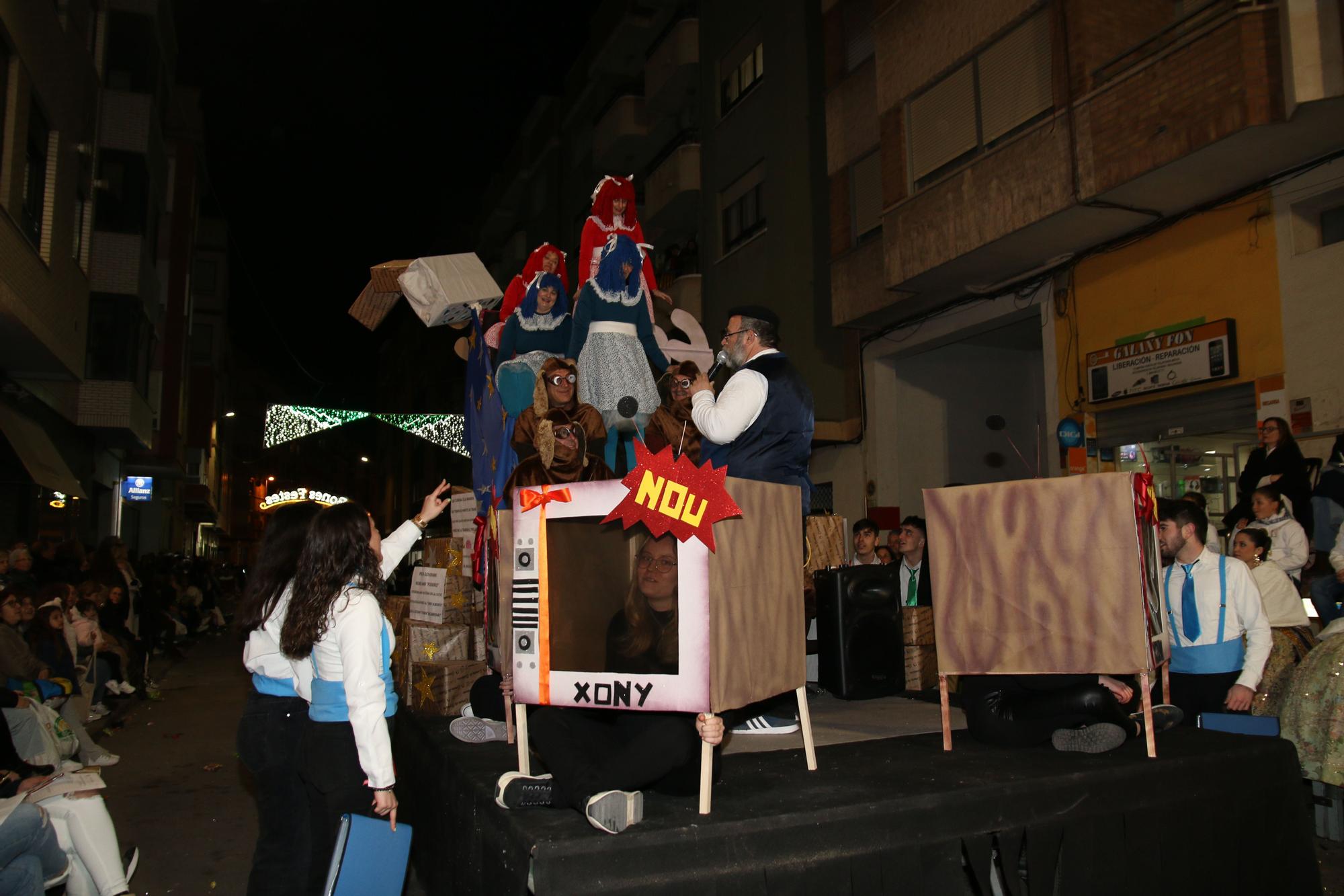 FOTOGALERÍA I La cabalgata del Ninot de Burriana, en imágenes