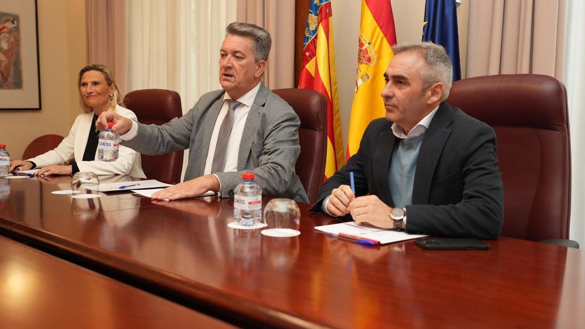 El conseller Barrachina asegura que la Comunitat es una «zona libre de peste porcina» El conseller Barrachina asegura que la Comunitat es una «zona libre de peste porcina»