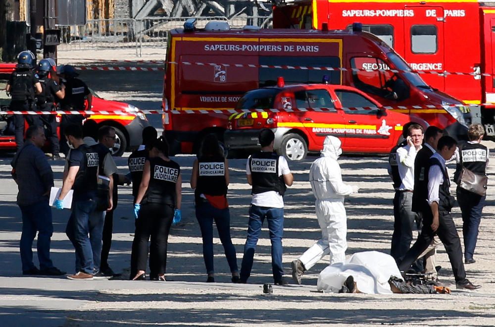 Las imágenes del ataque a un furgón policial en París