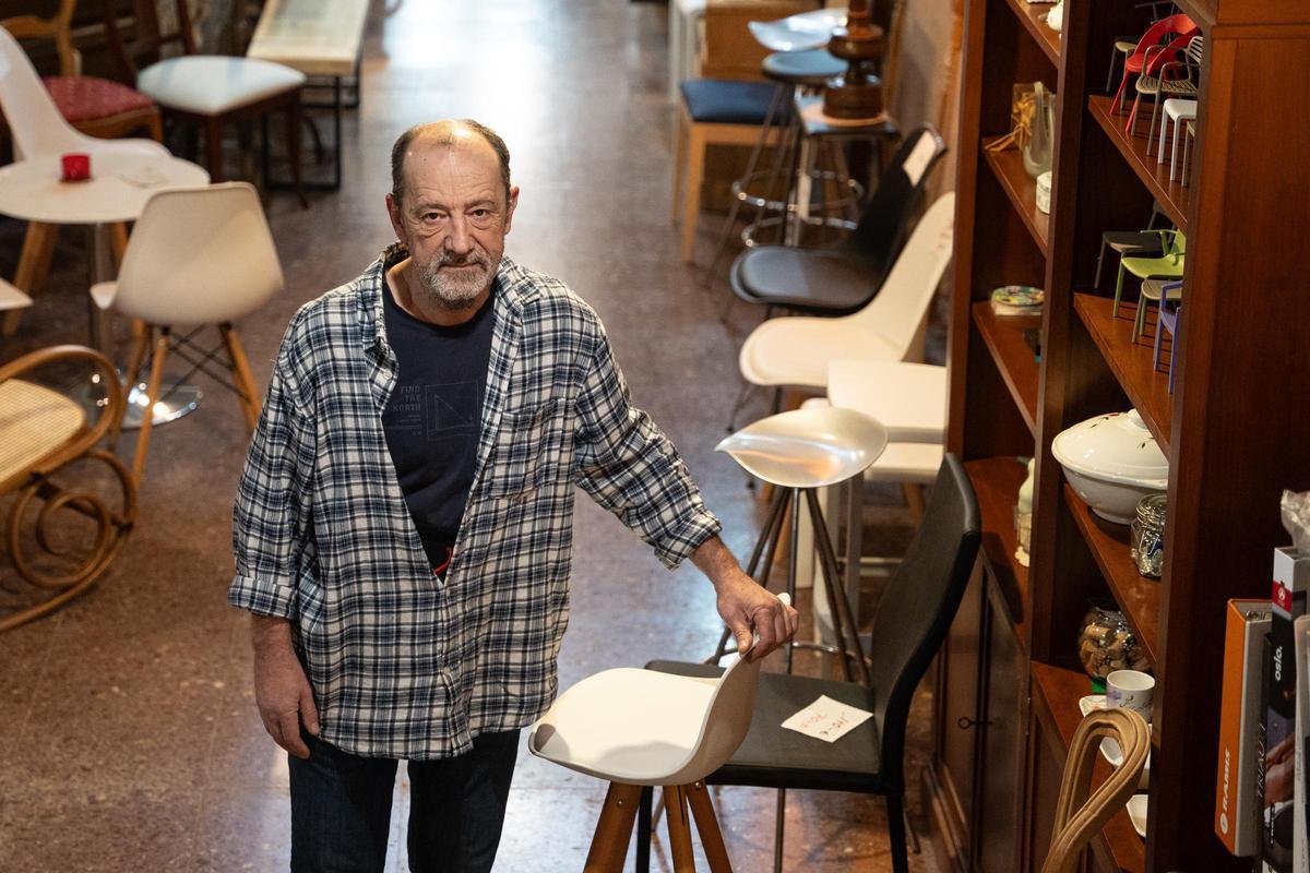 Ferran, cuarta generación al frente de la tienda de muebles centenaria Casa Jornet