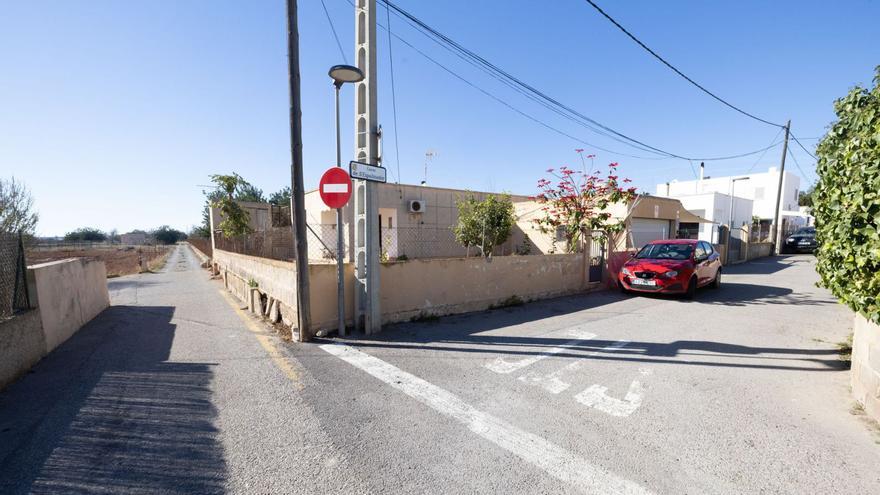 La confluencia de las calles de s’Espalmador y ses Salines, en Sant Jordi, libre de obstáculo, en una imagen de ayer.  | VICENT MARÍ