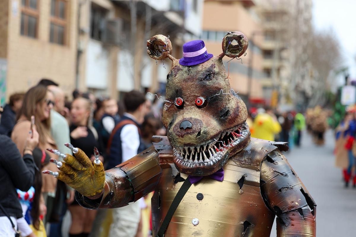 Búscate en las imágenes de la rúa de Carnaval de Ibiza