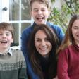 Kate Middleton, junto a su hijos, en la imagen difundida por la Cas Real británica