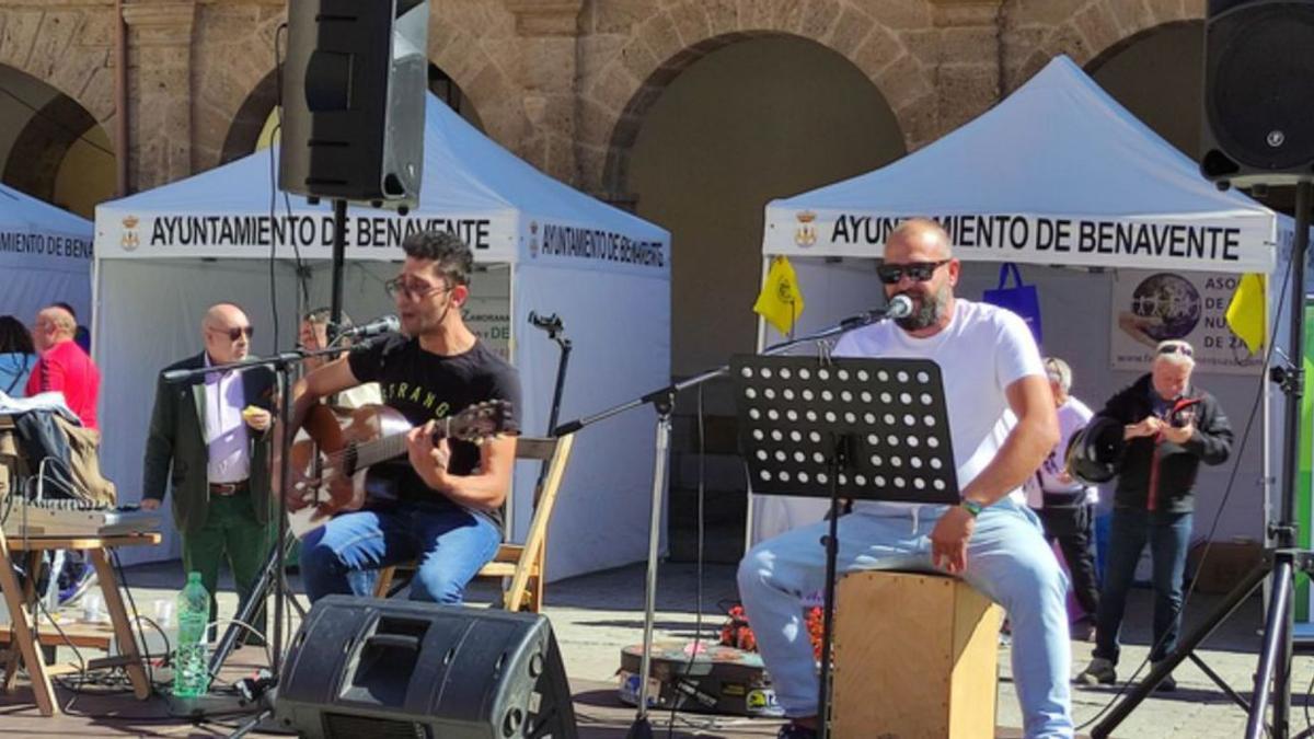 Puro Corte llevó su música y su arte hasta la Plaza Mayor. | E. P.